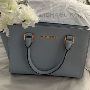 MICHAEL KORS light blue saffino bag